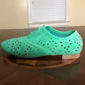 Mint Green Butterfly Print Men's Low Top Shoes